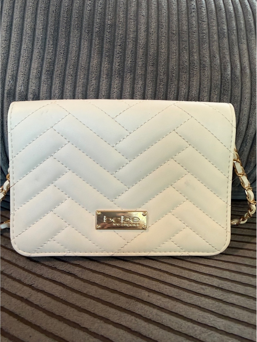 bebe Los Angeles White Quilted Crossbody Bag with Gold Chain - Picture 7 of 9